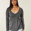 Langärmliges Babydoll-Oberteil mit Grafikprint und gerafftem Brustbereich