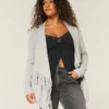 Leicht zu tragende Strickjacke ohne Verschluss