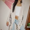 Leicht zu tragende Strickjacke ohne Verschluss