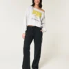Leichtes Off-Shoulder-Sweatshirt mit Iowa Hawkeyes-Grafik