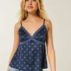 Leichtes Satin-Top mit Spitzenbesatz
