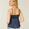 Leichtes Satin-Top mit Spitzenbesatz