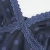 Leichtes Satin-Top mit Spitzenbesatz