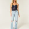Low-Rise-Jeans mit heller Waschung und Rissen