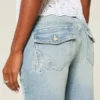 Low-Rise-Jeans mit mittlerer Waschung und gesticktem Schmetterling, Bootcut