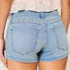 Low-Rise-Jeansshorts in heller Waschung mit Blumenstickerei
