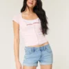 Low-Rise-Shorts aus hellblauem Denim mit Rissen