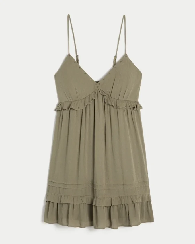 Mini-Kleid mit Nieten und Rüschen