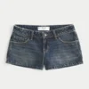 Mini-Shorts aus dunkelblauem Denim mit niedriger Leibhöhe