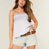 Mini-Shorts aus hellblauem Denim mit niedriger Leibhöhe