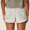 Mini-Shorts aus hellblauem Denim mit niedriger Leibhöhe