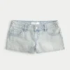 Mini-Shorts aus hellblauem Denim mit niedriger Leibhöhe