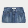 Mini-Skort aus Denim mit niedriger Leibhöhe und Nieten
