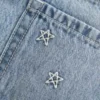 Mini-Skort aus Denim mit niedriger Leibhöhe und Sternstickerei