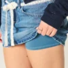 Mini-Skort aus Denim mit Spitzenbindung