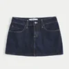 Mini-Skort aus dunkelblauem Denim mit Karomuster und Taschen