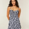 Mini-Strickkleid mit Bindeband vorne