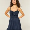Mini-Strickkleid mit Bindeband vorne