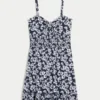 Mini-Strickkleid mit Bindeband vorne