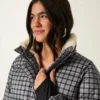 Mit Kunstfell gefütterte Daunenjacke