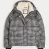 Mit Kunstfell gefütterte Daunenjacke