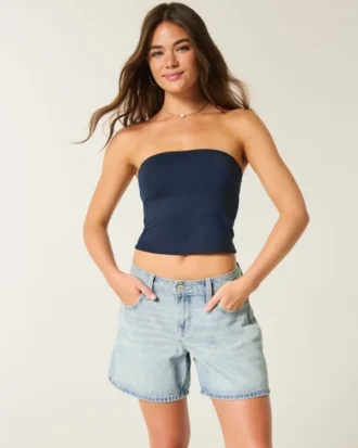 Niedrig geschnittene, hellblaue Denim-Shorts mit umgeschlagenem Bund und 5-Zoll-Beinausschnitt