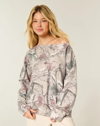 Oversized-Sweatshirt mit Schulterausschnitt und Camouflage-Muster
