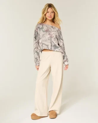 Oversized-Sweatshirt mit Schulterausschnitt und Camouflage-Muster
