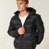 Pufferjacke mit Kapuze