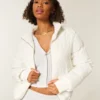 Pufferjacke mit Reißverschlussmuster