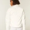 Pufferjacke mit Reißverschlussmuster