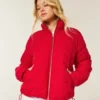 Pufferjacke mit Reißverschlussmuster