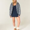 Pufferjacke mit Reißverschlussmuster