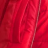Pufferjacke mit Reißverschlussmuster