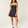 Satin-Bodycon-Kleid mit Schleife und trägerlosem Ausschnitt