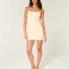 Satin-Kleid mit Schleife am Rücken