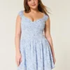 Schulterfreies Minikleid mit asymmetrischem Saum