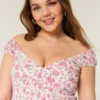 Schulterfreies Minikleid mit asymmetrischem Saum