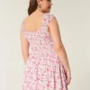 Schulterfreies Minikleid mit asymmetrischem Saum
