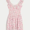 Schulterfreies Minikleid mit asymmetrischem Saum