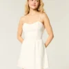 Skort-Kleid mit offenem Rücken und Kreuzmuster