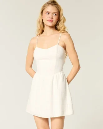 Skort-Kleid mit offenem Rücken und Kreuzmuster