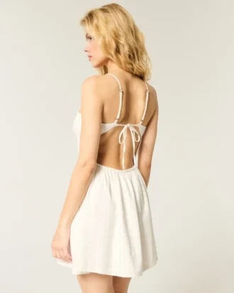 Skort-Kleid mit offenem Rücken und Kreuzmuster