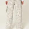 Superbaggy-Jeans im Camouflage-Look