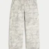 Superbaggy-Jeans im Camouflage-Look
