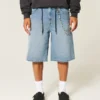 Superbaggy-Jeansshorts in mittlerer Waschung