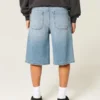 Superbaggy-Jeansshorts in mittlerer Waschung