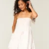 Trägerloses Babydoll-Minikleid mit Oberteil im Häkelstil