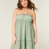 Trägerloses, besticktes Babydoll-Kleid