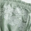 Trägerloses, besticktes Babydoll-Kleid